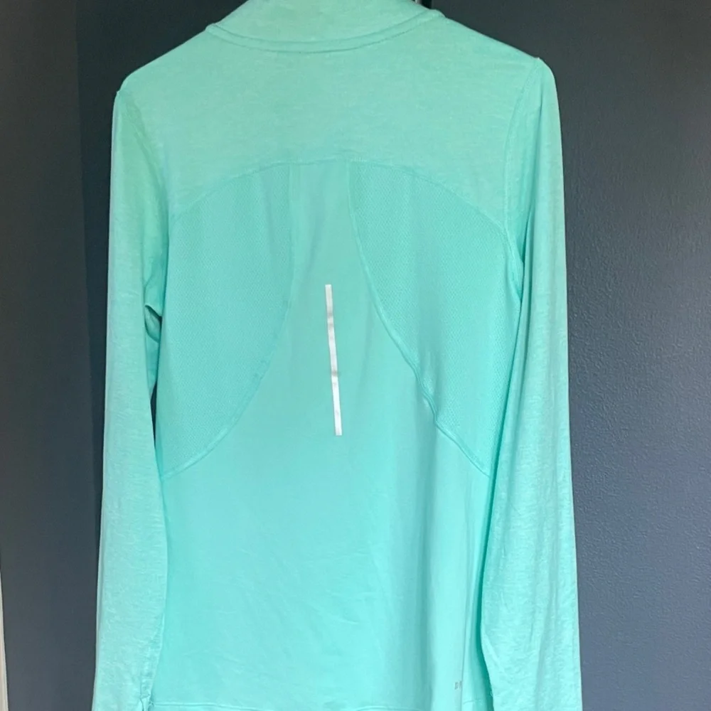 Nike Girl's Dri-Fit 1/2 Zip Top, Size Girls Medium- Excellent Condition